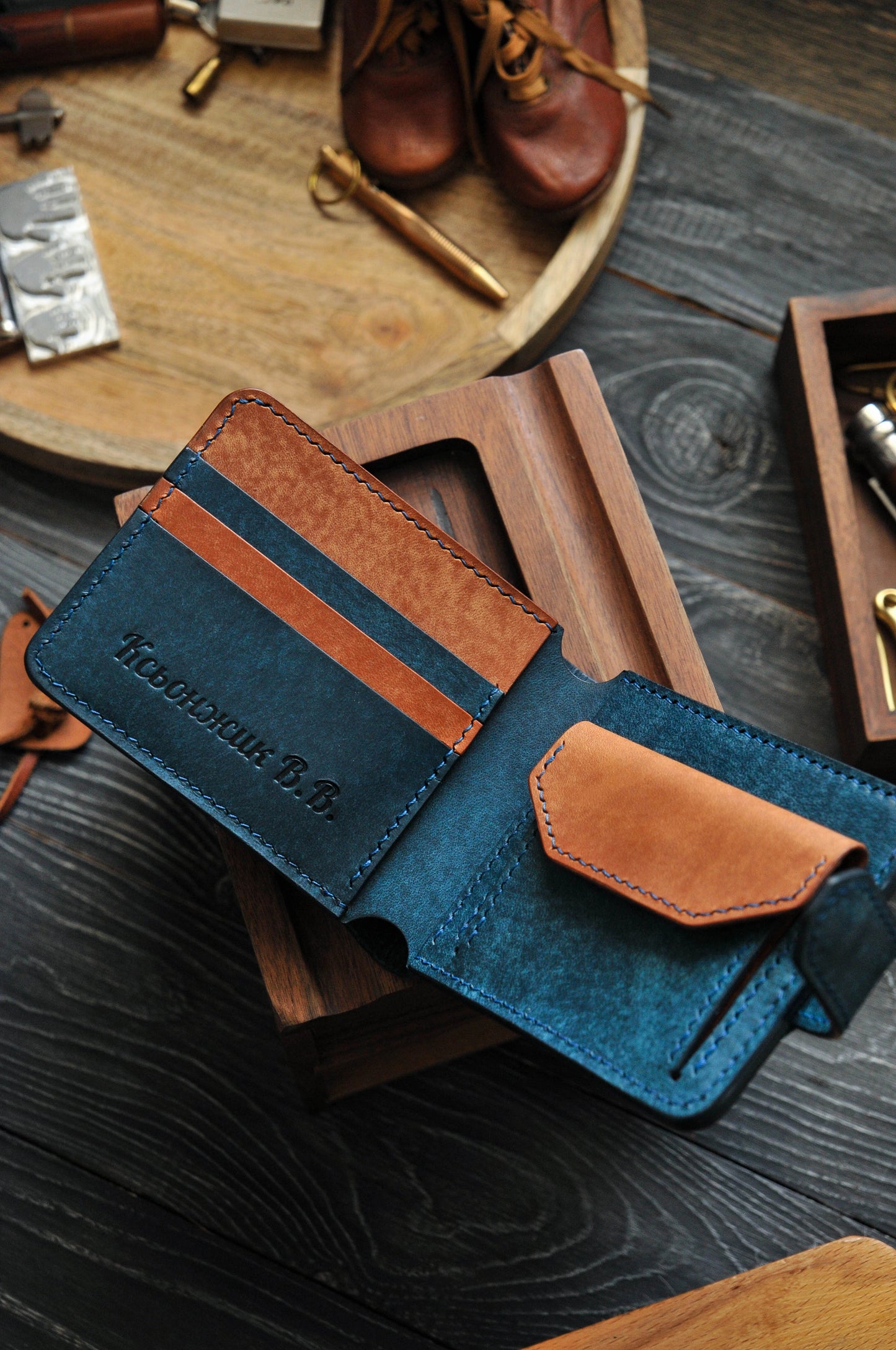 Leather Bifold Wallet with wolf