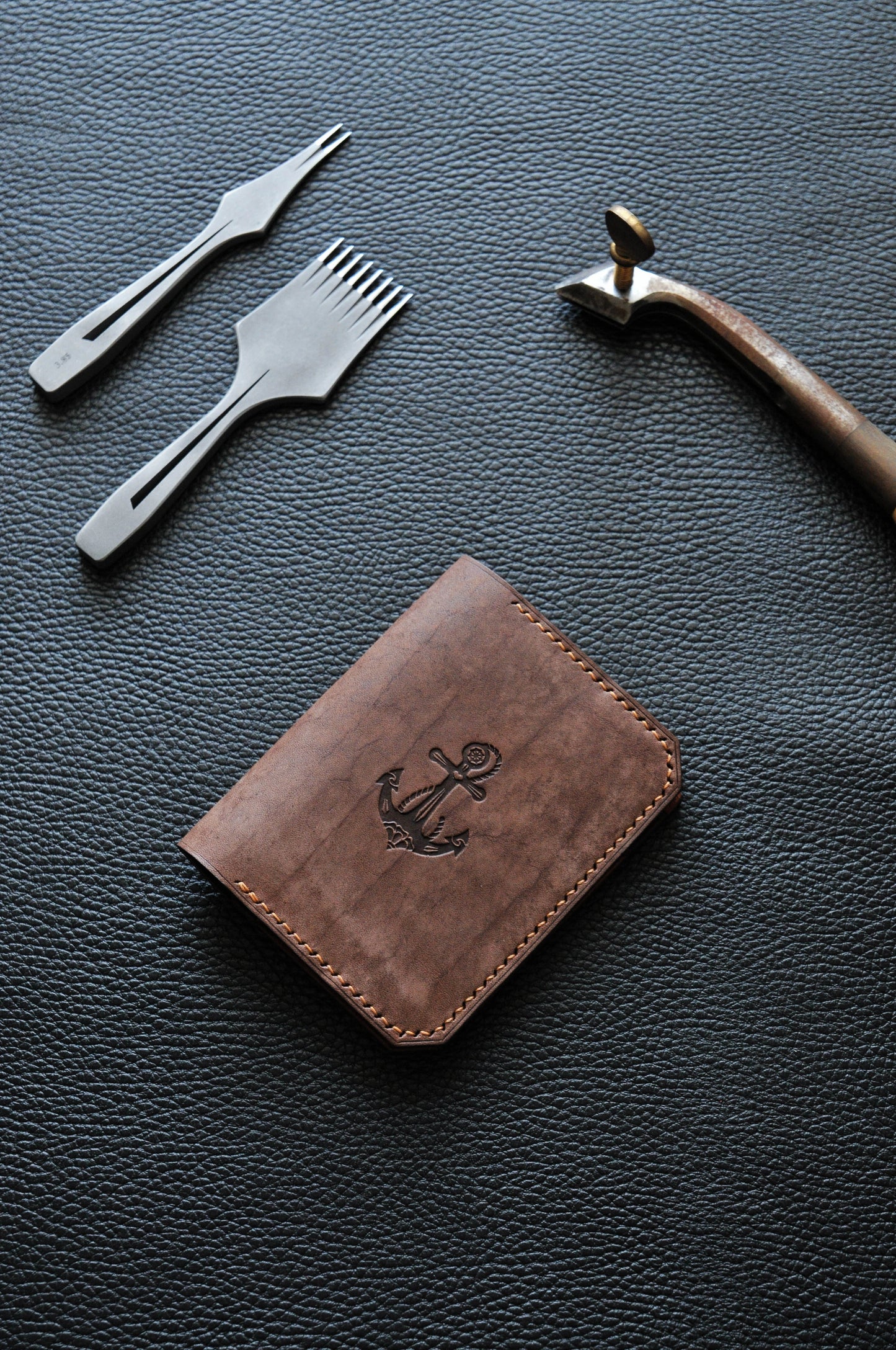 Minimalist leather wallet with anchor