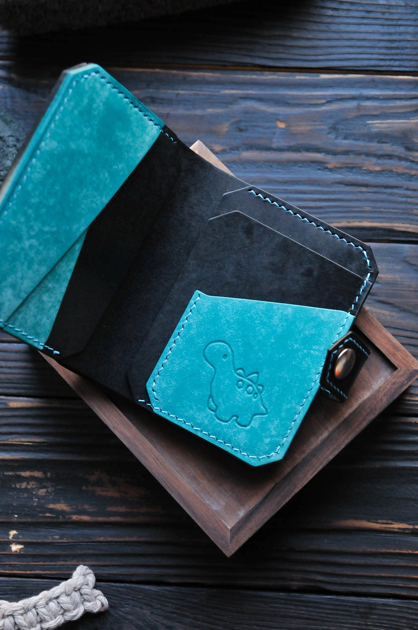 Minimalist leather wallet with Dino
