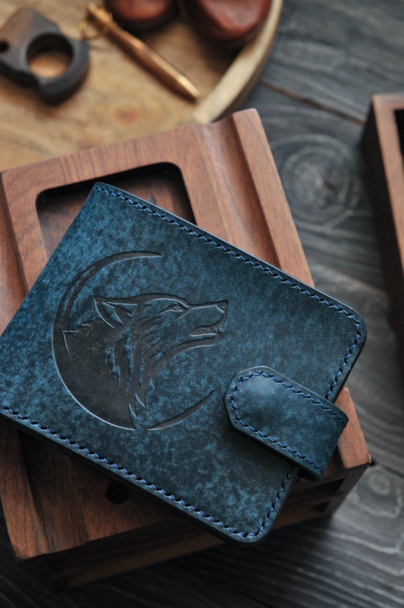 Leather Bifold Wallet with wolf
